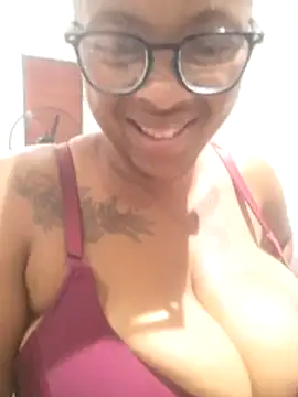 Snapshot of CuteHoney92 chatting on January 5, 2026, 7:17 pm CuteHoney92 online show from January 5, 2026, 7:17 pm