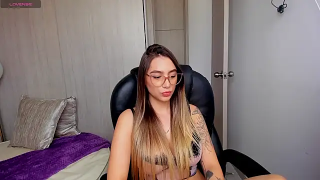 StacyConner online show from October 21, 2025, 7:47 pm