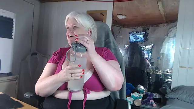 sexychazza16 online show from September 8, 2025, 6:51 pm