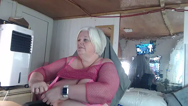 sexychazza16 online show from October 8, 2025, 6:38 pm