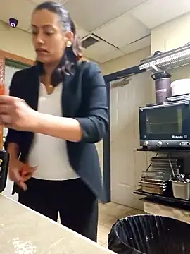 Snapshot of Nikkierosee chatting on March 9, 2025, 8:42 pm Nikkierosee online show from March 9, 2025, 8:42 pm