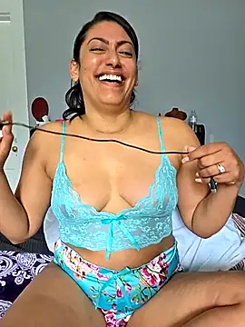 Snapshot of Nikkierosee chatting on November 15, 2025, 5:53 pm Nikkierosee online show from November 15, 2025, 5:53 pm