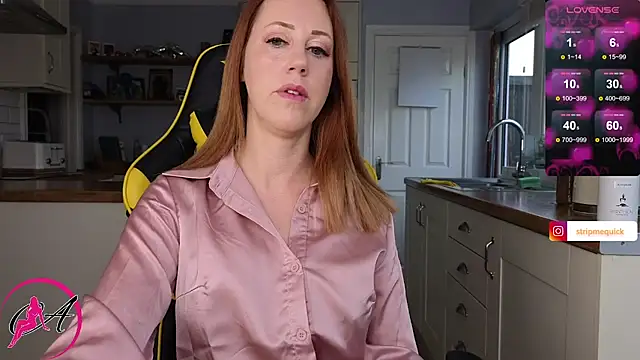 Snapshot of stripmequick chatting on December 4, 2024, 1:42 pm stripmequick online show from December 4, 2024, 1:42 pm