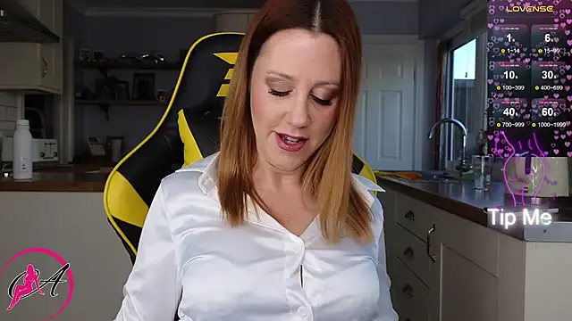 Snapshot of stripmequick chatting on January 7, 2025, 10:54 am stripmequick online show from January 7, 2025, 10:54 am