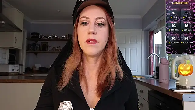 Snapshot of stripmequick chatting on October 31, 2025, 11:00 am stripmequick online show from October 31, 2025, 11:00 am