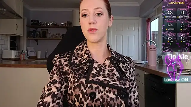 Snapshot of stripmequick chatting on December 17, 2025, 10:10 am stripmequick online show from December 17, 2025, 10:10 am