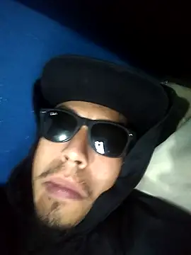 Snapshot of AlexAlejandro13 chatting on April 21, 2026, 10:12 pm AlexAlejandro13 online show from April 21, 2026, 10:12 pm