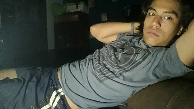 Snapshot of AlexAlejandro13 chatting on May 11, 2026, 9:26 am AlexAlejandro13 online show from May 11, 2026, 9:26 am