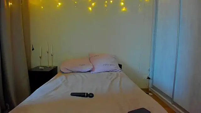 Snapshot of Bella_Foryou chatting on January 7, 2025, 4:08 am Bella Foryou online show from January 7, 2025, 4:08 am