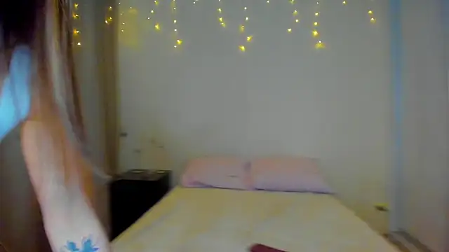 Snapshot of Bella_Foryou chatting on January 11, 2025, 1:16 am Bella Foryou online show from January 11, 2025, 1:16 am