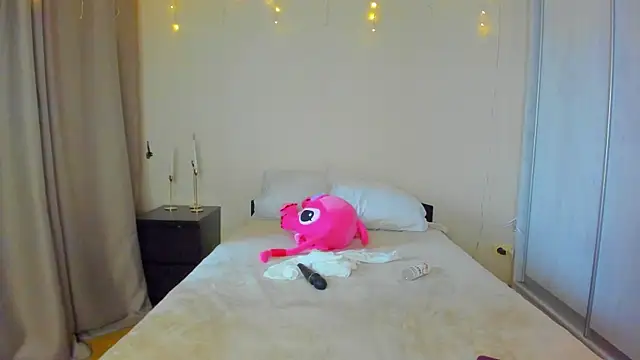 Snapshot of Bella_Foryou chatting on January 21, 2025, 3:37 am Bella Foryou online show from January 21, 2025, 3:37 am