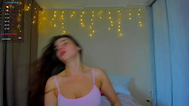 Snapshot of Bella_Foryou chatting on February 12, 2025, 4:12 am Bella Foryou online show from February 12, 2025, 4:12 am