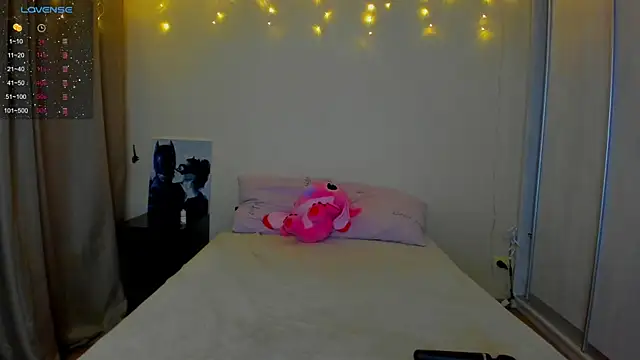 Snapshot of Bella_Foryou chatting on February 21, 2025, 12:39 pm Bella Foryou online show from February 21, 2025, 12:39 pm