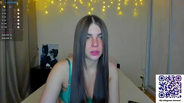 Snapshot of Bella_Foryou chatting on March 18, 2025, 1:00 am Bella Foryou online show from March 18, 2025, 1:00 am