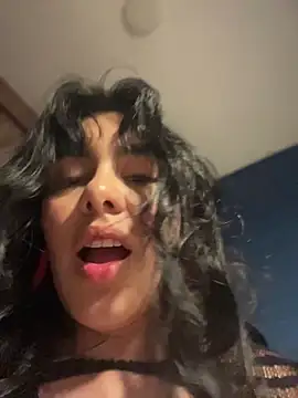 Snapshot of Roxxannne chatting on February 20, 2026, 1:24 am Roxxannne online show from February 20, 2026, 1:24 am