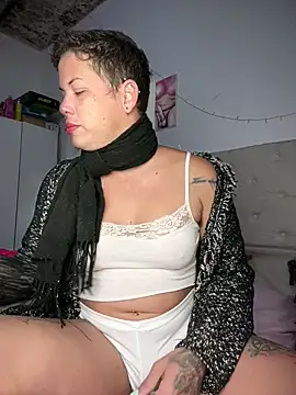 Snapshot of Alicbranca chatting on May 9, 2026, 2:22 pm Alicbranca online show from May 9, 2026, 2:22 pm