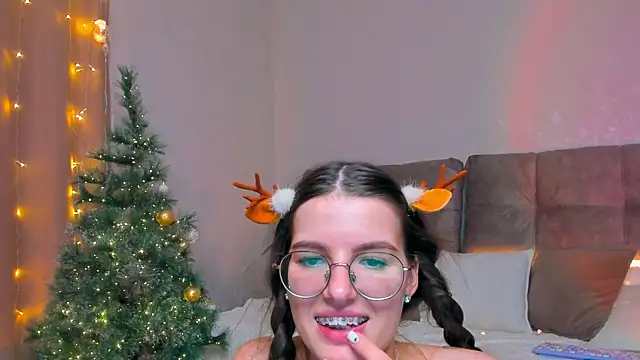 AriellaTesk online show from January 1, 2025, 5:22 pm