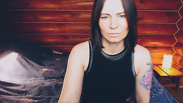 Snapshot of Platina_Fox chatting on February 4, 2025, 5:21 am Platina Fox online show from February 4, 2025, 5:21 am