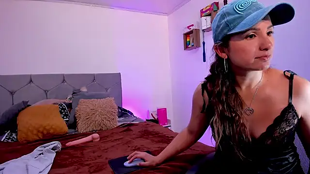 Snapshot of vanessabrown_ chatting on October 20, 2025, 3:01 pm vanessabrown online show from October 20, 2025, 3:01 pm