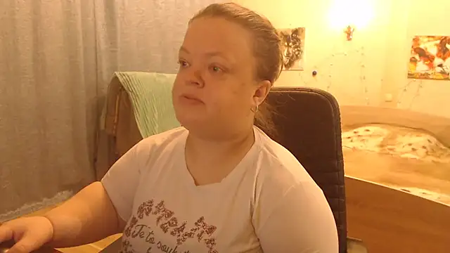 Snapshot of Janiffer_MiMi chatting on February 19, 2025, 5:49 pm Janiffer MiMi online show from February 19, 2025, 5:49 pm