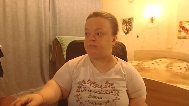 Snapshot of Janiffer_MiMi chatting on February 19, 2025, 8:52 pm Janiffer MiMi online show from February 19, 2025, 8:52 pm