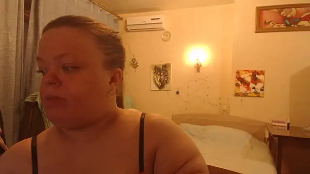 Snapshot of Janiffer_MiMi chatting on March 18, 2025, 1:21 am Janiffer MiMi online show from March 18, 2025, 1:21 am