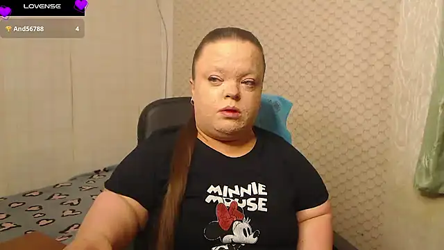 Janiffer MiMi online show from April 15, 2026, 4:47 pm