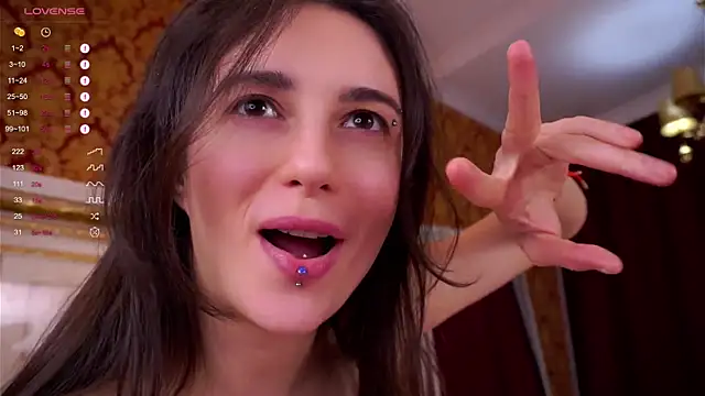 Snapshot of Holla_Molly chatting on February 12, 2025, 5:05 am Holla Molly online show from February 12, 2025, 5:05 am