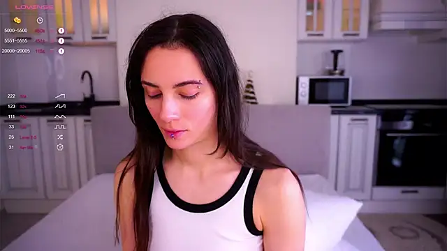 Snapshot of Holla_Molly chatting on February 20, 2025, 8:06 am Holla Molly online show from February 20, 2025, 8:06 am