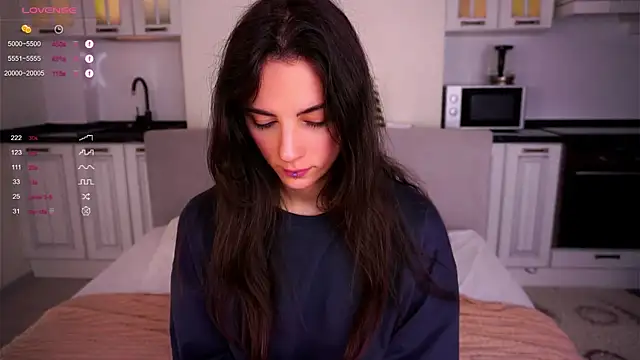 Snapshot of Holla_Molly chatting on February 22, 2025, 5:44 am Holla Molly online show from February 22, 2025, 5:44 am