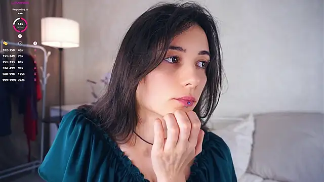 Snapshot of Holla_Molly chatting on March 9, 2025, 12:09 pm Holla Molly online show from March 9, 2025, 12:09 pm