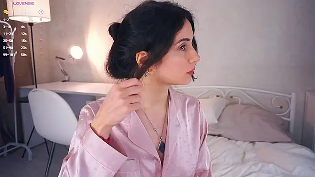 Snapshot of Holla_Molly chatting on March 18, 2025, 9:31 am Holla Molly online show from March 18, 2025, 9:31 am