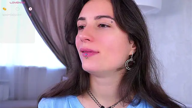 Snapshot of Holla_Molly chatting on October 12, 2025, 6:01 am Holla Molly online show from October 12, 2025, 6:01 am