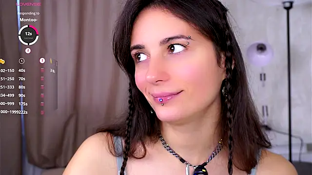 Snapshot of Holla_Molly chatting on October 14, 2025, 5:52 am Holla Molly online show from October 14, 2025, 5:52 am