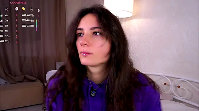 Snapshot of Holla_Molly chatting on November 2, 2025, 5:32 am Holla Molly online show from November 2, 2025, 5:32 am