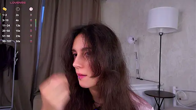 Snapshot of Holla_Molly chatting on November 10, 2025, 5:17 am Holla Molly online show from November 10, 2025, 5:17 am