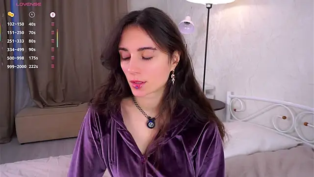 Snapshot of Holla_Molly chatting on November 13, 2025, 5:17 am Holla Molly online show from November 13, 2025, 5:17 am