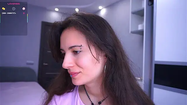 Snapshot of Holla_Molly chatting on March 18, 2026, 5:32 am Holla Molly online show from March 18, 2026, 5:32 am