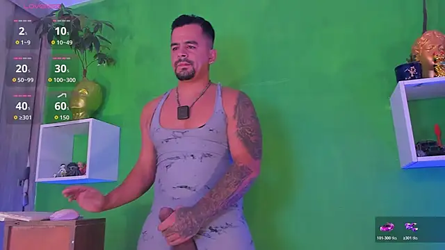 Snapshot of Ricardo_1998 chatting on October 28, 2025, 2:15 am Ricardo 1998 online show from October 28, 2025, 2:15 am