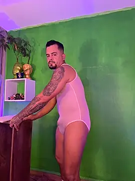 Snapshot of Ricardo_1998 chatting on November 11, 2025, 2:00 am Ricardo 1998 online show from November 11, 2025, 2:00 am