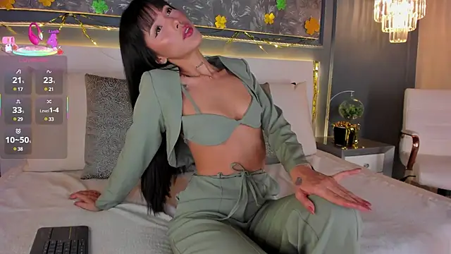 evamoretti online show from March 18, 2025, 1:21 am