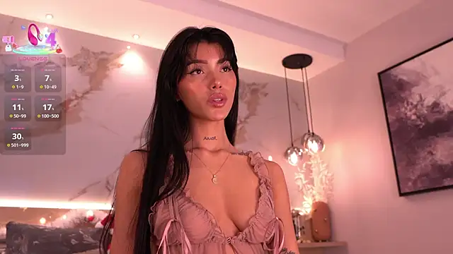 evamoretti online show from December 13, 2025, 11:43 pm