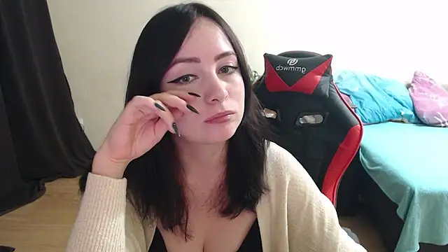 Laralianna online show from October 27, 2025, 6:01 pm