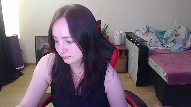Snapshot of Laralianna chatting on May 13, 2026, 12:57 pm Laralianna online show from May 13, 2026, 12:57 pm