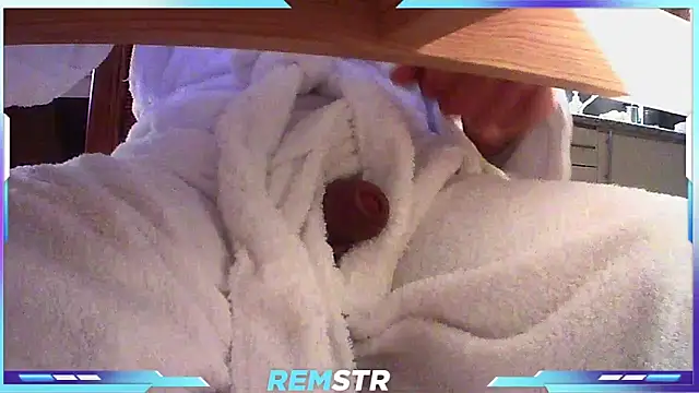 Snapshot of Remstr chatting on February 6, 2025, 9:17 pm Remstr online show from February 6, 2025, 9:17 pm