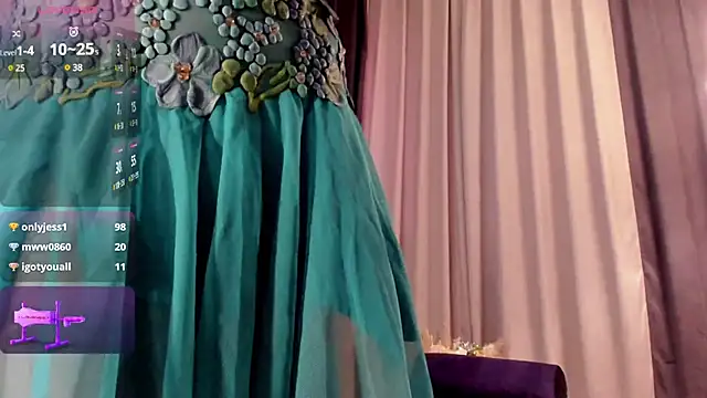 Jullia Moor online show from December 8, 2024, 4:04 am