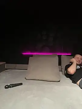 Snapshot of Kiscsillagg chatting on March 19, 2025, 6:44 pm Kiscsillagg online show from March 19, 2025, 6:44 pm