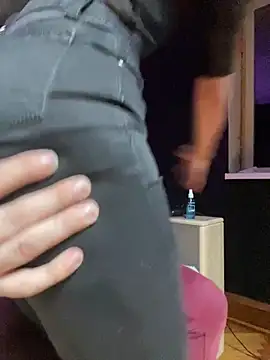 Snapshot of Kiscsillagg chatting on November 21, 2025, 5:00 pm Kiscsillagg online show from November 21, 2025, 5:00 pm