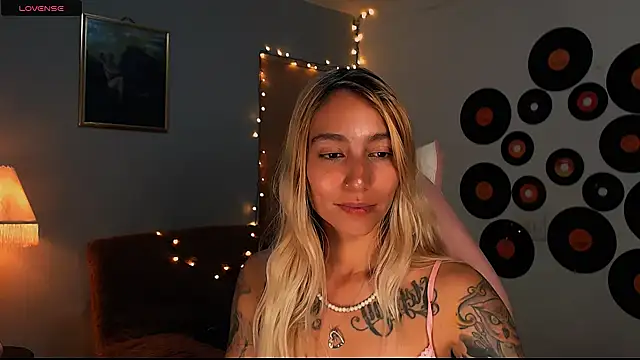 Saucy Jenn online show from March 2, 2025, 5:01 am