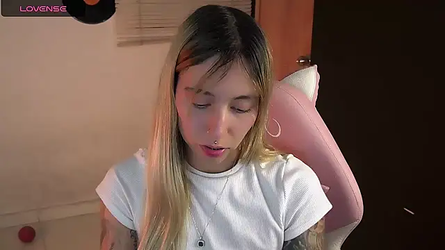 Snapshot of Saucy_Jenn chatting on June 20, 2026, 3:53 am Saucy Jenn online show from June 20, 2026, 3:53 am
